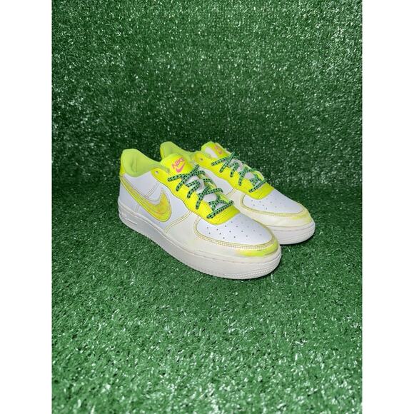 Nike Air Force 1 '07‎ Women's Size 7 Volt Green White Athletic Shoes Sneakers - Picture 2 of 9